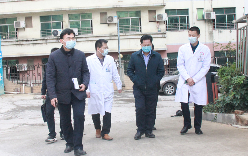 李岗市长到北流市人民医院指导新型冠状病毒感染的肺炎疫情防控工作